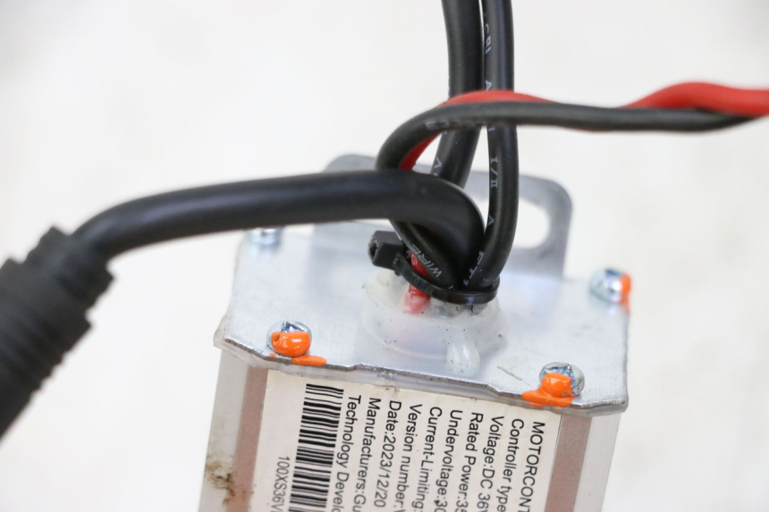 photo de BOITIER CDI URBANGLIDE 100XS 1 - Autre angle de vue