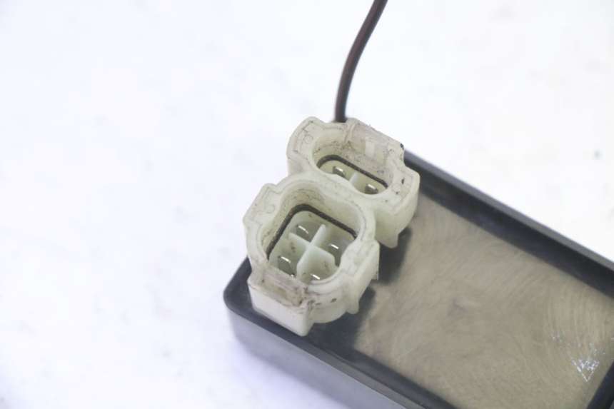 photo de BOITIER CDI KYMCO AGILITY NAKED RENOUVO 2T 50 (2011 - 2018) - Gros plan technique