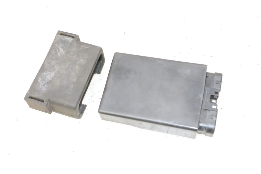 photo de BOITIER CDI HONDA CBR RR FIREBLADE 900 (1992 - 1994) - Autre angle de vue