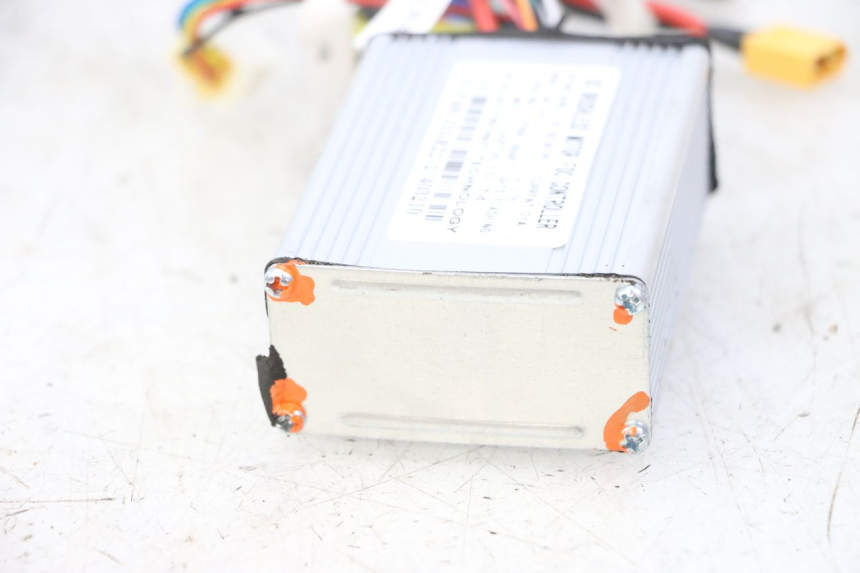 photo de BOITIER CDI URBANGLIDE E-CROSS PRO 1 - Zoom composants