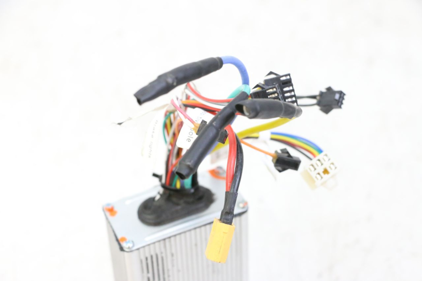 photo de BOITIER CDI URBANGLIDE E-CROSS PRO 1 - Zoom état d’usage