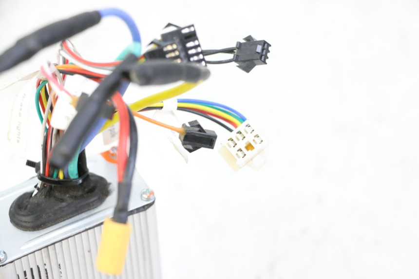 photo de BOITIER CDI URBANGLIDE E-CROSS PRO 1 - Autre angle de vue