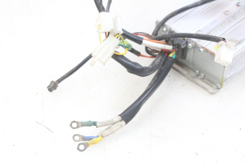 photo de BOITIER CDI EASY WATTS E-OPAI 1 (2019 - 2024) - Gros plan technique