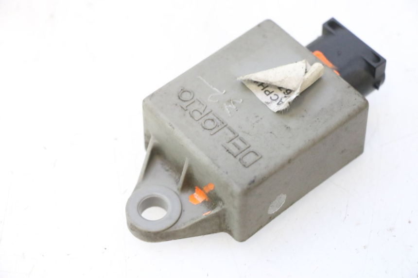 photo de BOITIER CDI PEUGEOT ELYSTAR 50 (2002 - 2014) - Gros plan technique