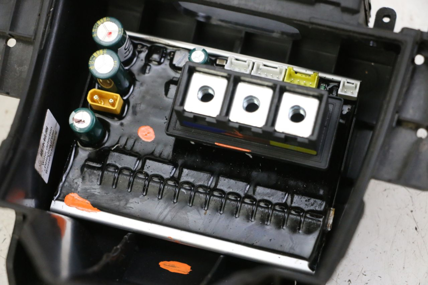 photo de BOITIER CDI SEGWAY NINEBOT F40E 1 - Zoom composants