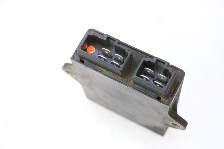 photo de BOITIER CDI SUZUKI GSX F GSXF 750 (1988 - 1998) - Gros plan technique