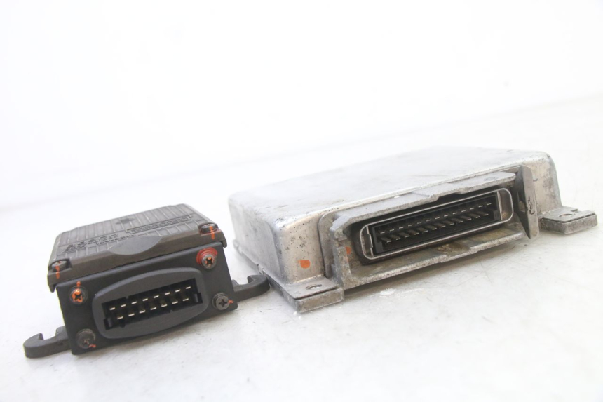 photo de BOITIER CDI BMW K 75 RT 750 (1989 - 1997) - Gros plan technique