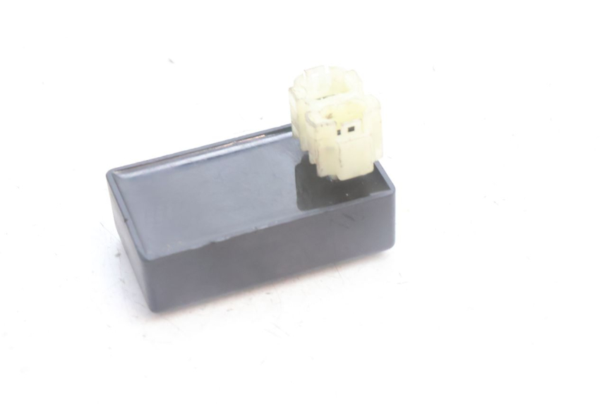 photo de BOITIER CDI PEUGEOT KISBEE 4T 50 (2010 - 2017) - Gros plan technique