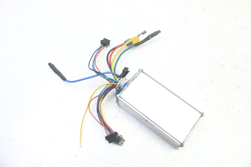 photo de BOITIER CDI HERO S10 1 - Gros plan technique