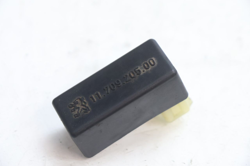 photo de BOITIER CDI PEUGEOT VIVACITY 50 (1998 - 2003) - Autre angle de vue