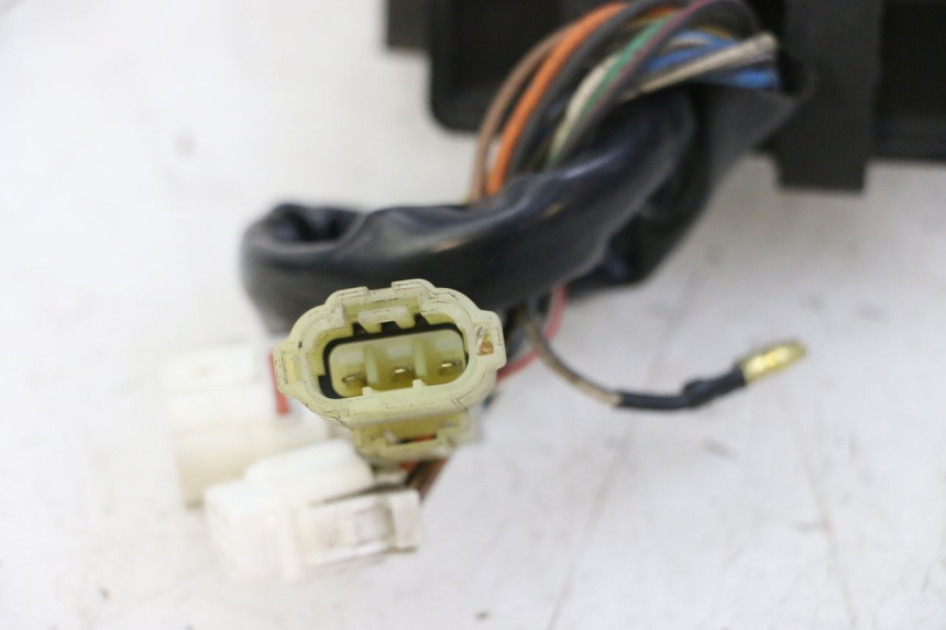 photo de BOITIER CDI YAMAHA YP MAJESTY 125 (2002 - 2006) - Autre angle de vue