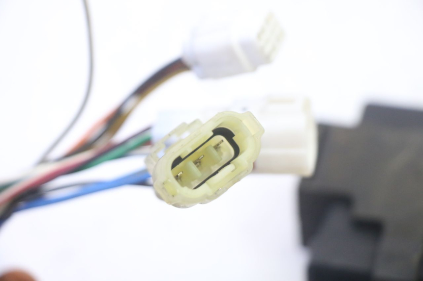 photo de BOITIER CDI YAMAHA YP MAJESTY 125 (2007 - 2010) - Points de fixation