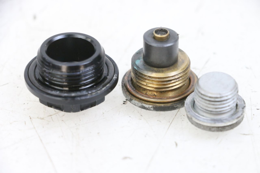 photo de BOUCHON CARTER HUILE MV AGUSTA BRUTALE R WALLY 910 (2008 - 2008) - Détail de la pièce