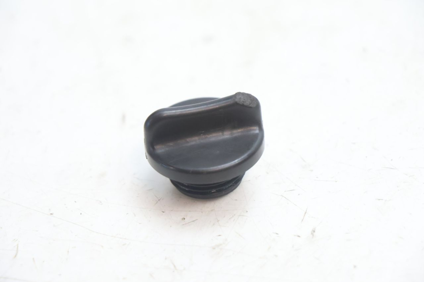 photo de BOUCHON CARTER HUILE SUZUKI GSR 600 (2005 - 2012) - Vue principale