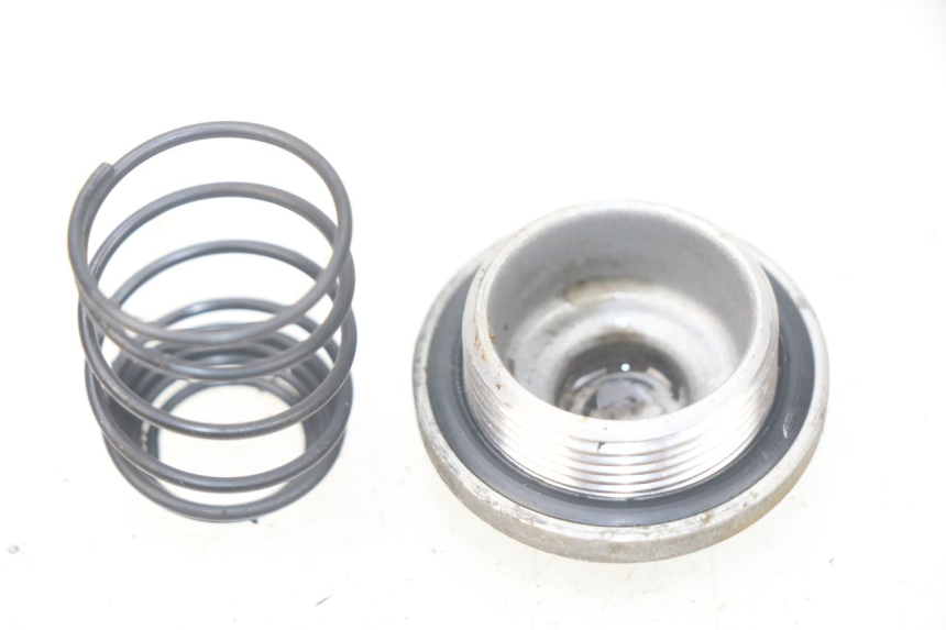 photo de BOUCHON CARTER HUILE PEUGEOT KISBEE 4T 50 (2010 - 2017) - Zoom état d’usage