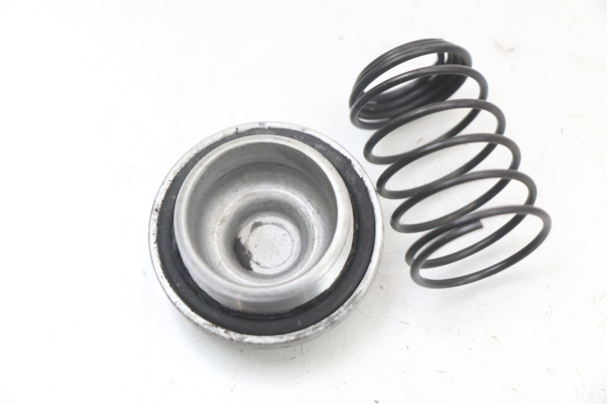 photo de BOUCHON CARTER HUILE PEUGEOT KISBEE 4T 50 (2010 - 2017) - Autre angle de vue