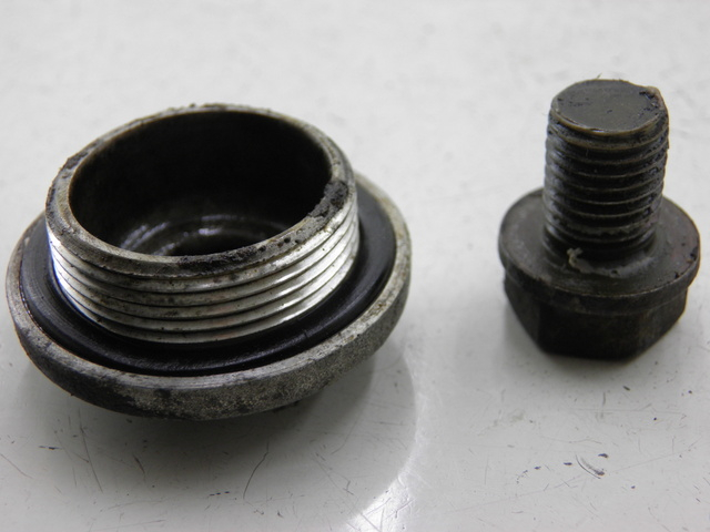 photo de BOUCHON CARTER HUILE PEUGEOT V-CLIC VCLIC 50 (2007 - 2013) - Zoom état d’usage