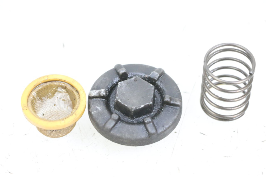 photo de BOUCHON CARTER HUILE YAMAHA X-MAX XMAX 125 (2010 - 2013) - Gros plan technique