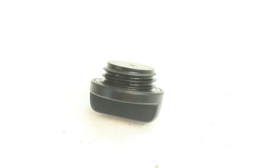 photo de BOUCHON CARTER HUILE YAMAHA YZF R6 600 (2008 - 2009) - Zoom état d’usage