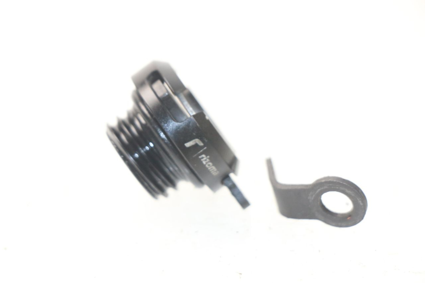 photo de BOUCHON CARTER HUILE KAWASAKI Z Z900 900 (2017 - 2019) - Zoom état d’usage