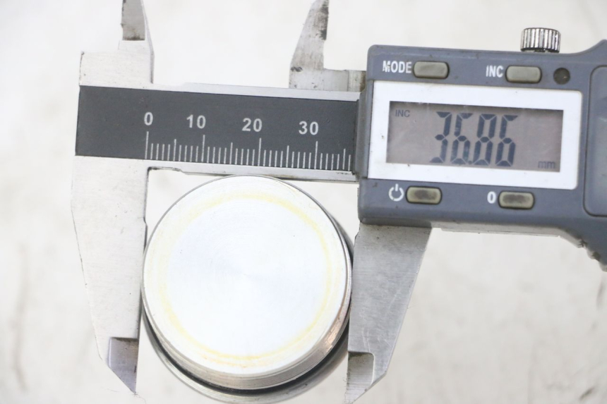 photo de BOUCHON FOURCHE HONDA CBF 500 (2004 - 2007) - Détail de la pièce