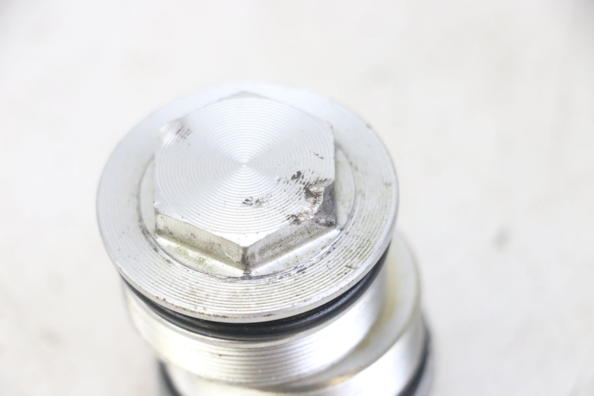 photo de BOUCHON FOURCHE HONDA CBF 500 (2004 - 2007) - Zoom état d’usage