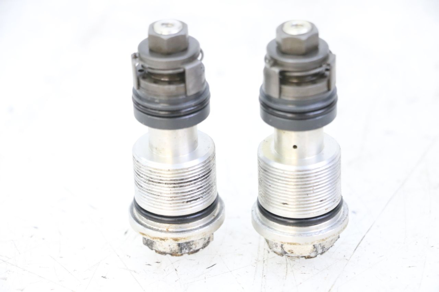 photo de BOUCHON FOURCHE HONDA CR 85 (2003 - 2007) - Gros plan technique