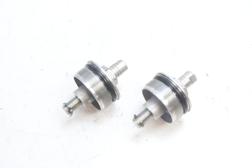 photo de BOUCHON FOURCHE SUZUKI GSR 600 (2005 - 2012) - Gros plan technique