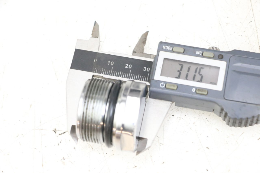 photo de BOUCHON FOURCHE HARLEY DAVIDSON SPORTSTER XL CUSTOM 1200 (2003 - 2004) - Détail de la pièce