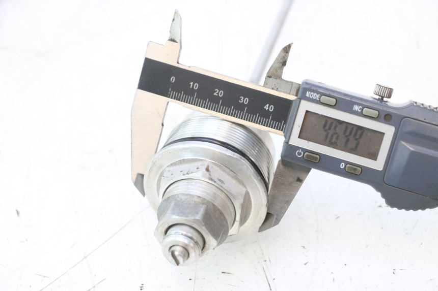 photo de BOUCHON FOURCHE DUCATI SS IE DS CARENEE 1000 (2002 - 2006) - Zoom état d’usage