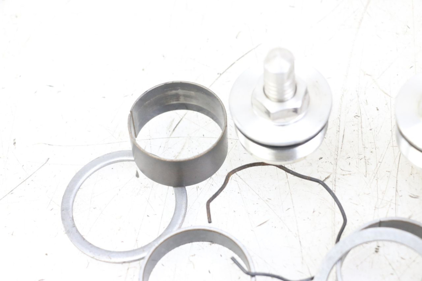 photo de BOUCHON FOURCHE SUZUKI GSX F GSXF 650 (2007 - 2015) - Points de fixation