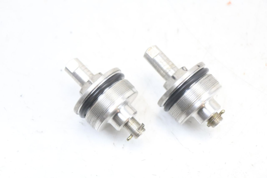 photo de BOUCHON FOURCHE SUZUKI SV S 650 (1999 - 2002) - Détail de la pièce