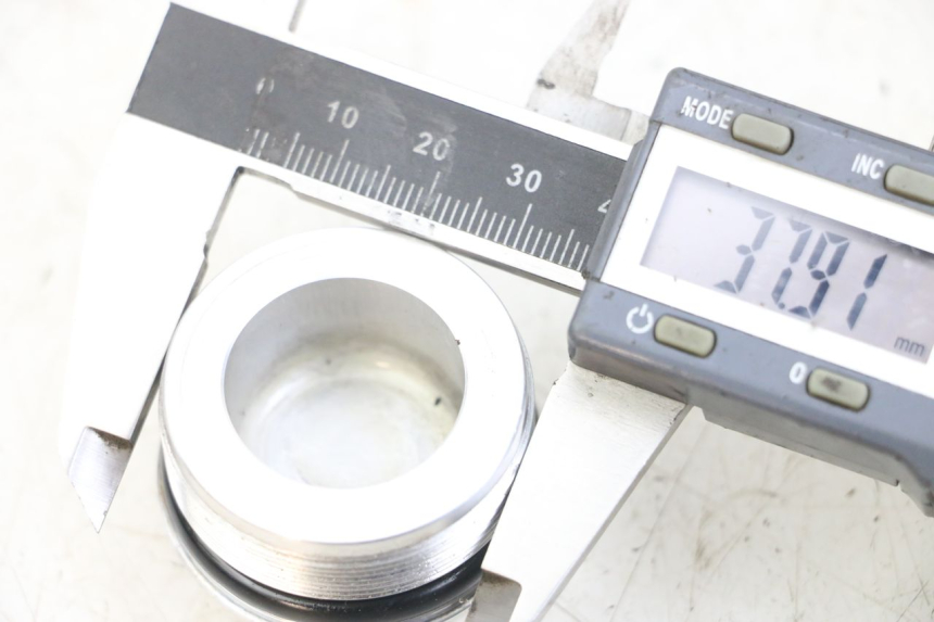 photo de BOUCHON FOURCHE SUZUKI SV N 650 (1999 - 2002) - Détail de la pièce