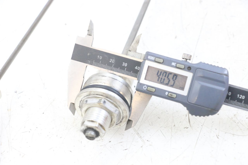 photo de BOUCHON FOURCHE YAMAHA TDM ABS 900 (2002 - 2014) - Détail de la pièce