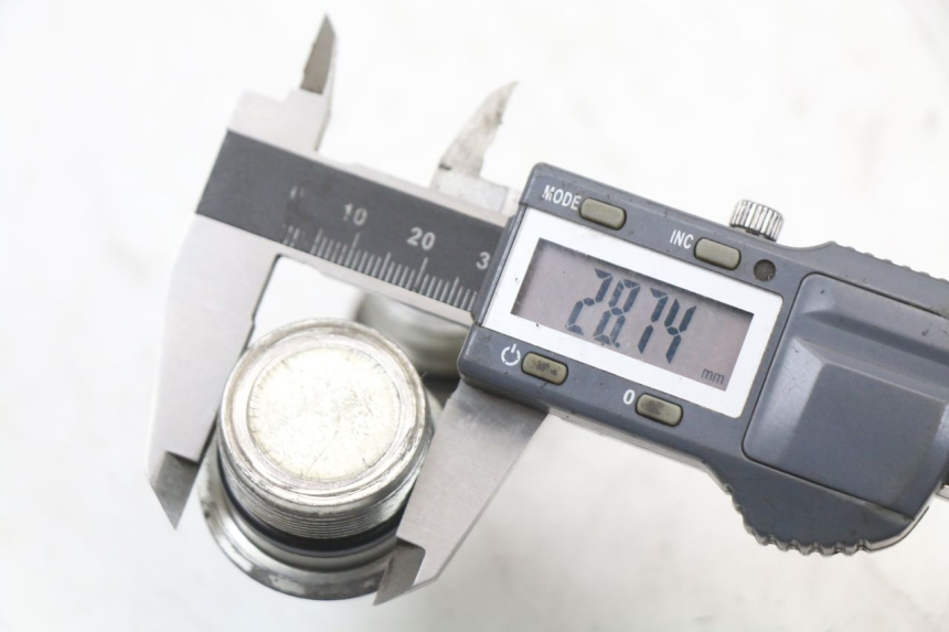 photo de BOUCHON FOURCHE PIAGGIO X10 125 (2012 - 2017) - Gros plan technique