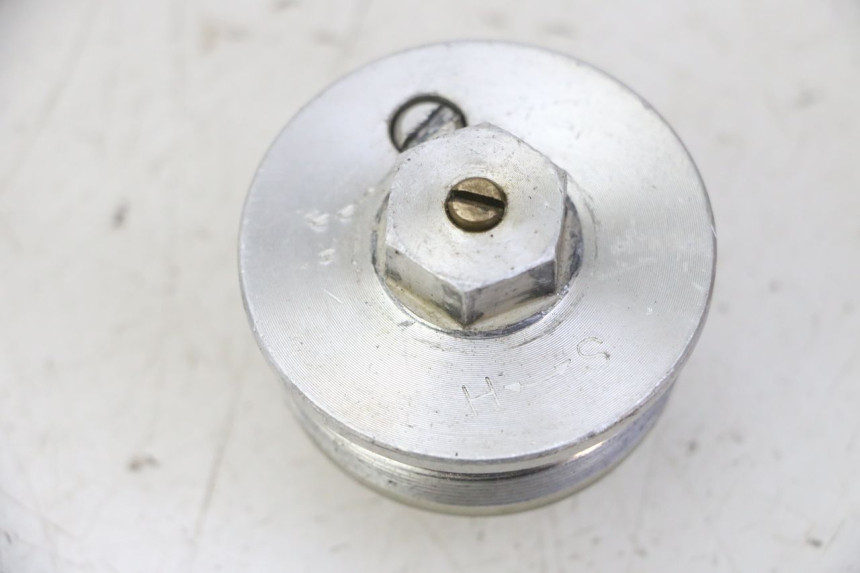 photo de BOUCHON FOURCHE YAMAHA YZ 125 (1998 - 2005) - Gros plan technique