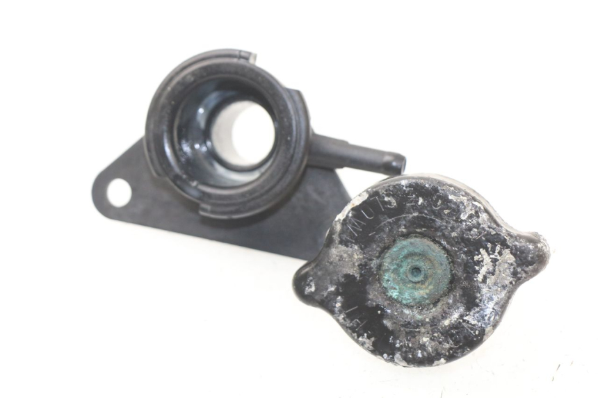 photo de BOUCHON RADIATEUR SUZUKI BURGMAN 125 (2007 - 2014) - Vue principale