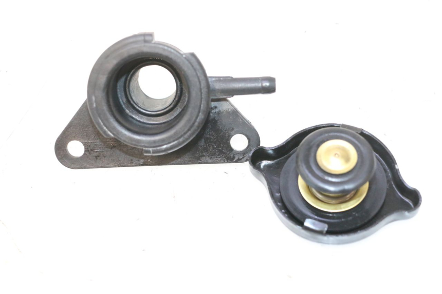 photo de BOUCHON RADIATEUR SUZUKI BURGMAN 125 (2007 - 2014) - Vue principale