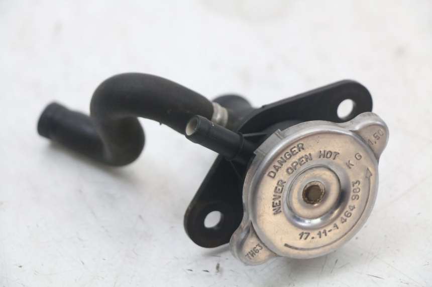 photo de BOUCHON RADIATEUR BMW C1 125 (2000 - 2003) - Autre angle de vue