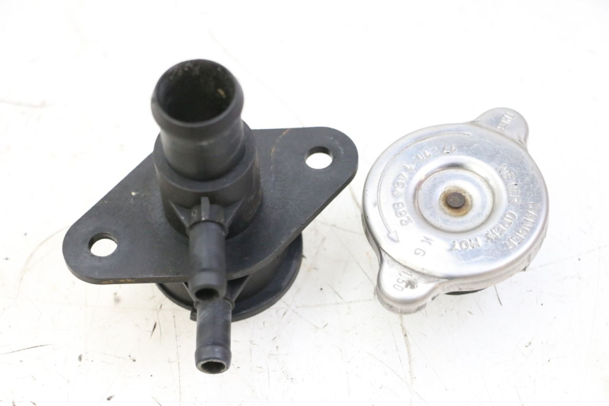 photo de BOUCHON RADIATEUR BMW C1 125 (2000 - 2003) - Vue principale