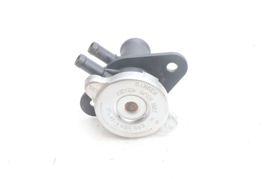 photo de BOUCHON RADIATEUR BMW C1 125 (2000 - 2003) - Gros plan technique
