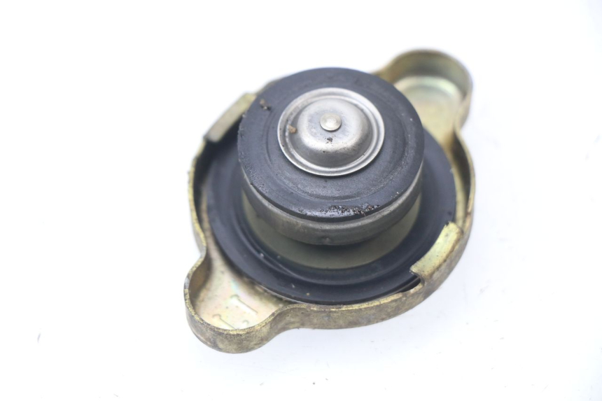 photo de BOUCHON RADIATEUR HONDA CBR 929 RR FIREBLADE 900 (2000 - 2001) - Détail de la pièce