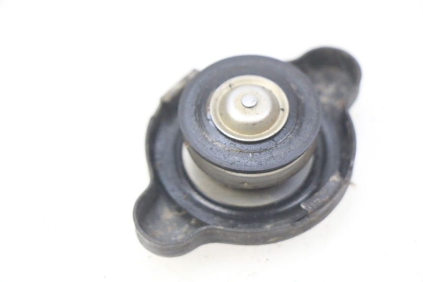 photo de BOUCHON RADIATEUR HONDA CBR RR FIREBLADE 900 (1992 - 1994) - Détail de la pièce