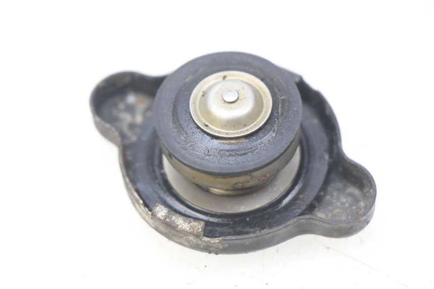 photo de BOUCHON RADIATEUR HONDA CBR RR FIREBLADE 900 (1992 - 1994) - Zoom état d’usage