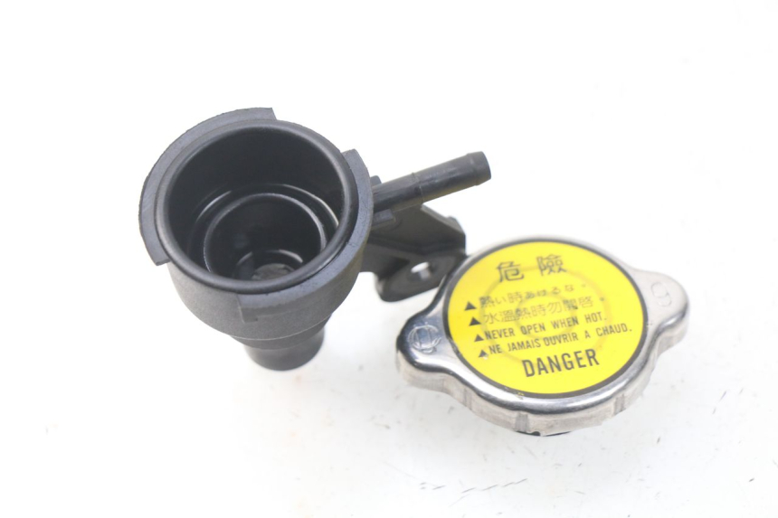 photo de BOUCHON RADIATEUR KYMCO DINK STREET 125 (2009 - 2014) - Zoom état d’usage