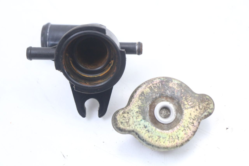 photo de BOUCHON RADIATEUR HONDA FES PANTHEON 2T 125 (1998 - 2002) - Vue principale