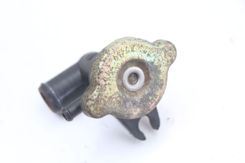 photo de BOUCHON RADIATEUR HONDA FES PANTHEON 2T 125 (1998 - 2002) - Autre angle de vue