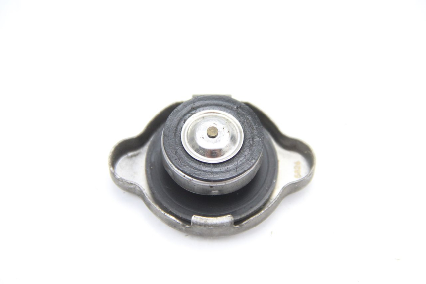 photo de BOUCHON RADIATEUR HONDA FES PANTHEON 125 (2003 - 2007) - Zoom état d’usage