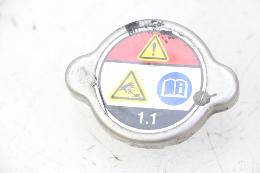 photo de BOUCHON RADIATEUR HONDA FES S-WING SWING ABS 125 (2007 - 2015) - Vue principale