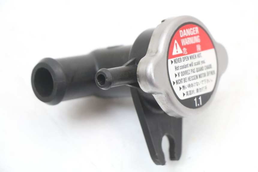 photo de BOUCHON RADIATEUR HONDA FJS SILVER WING SILVERWING 400 (2005 - 2008) - Vue principale